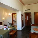 מלון Domus Florentiae 4*