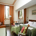 Domus Florentiae מלון 4*
