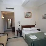 מלון Domus Florentiae 4*