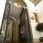 מלון Domus Florentiae 4*